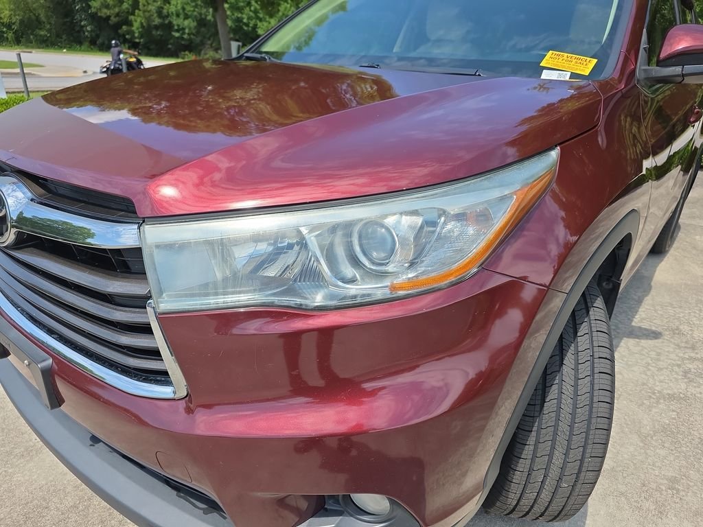 Used 2015 Red Toyota XLE V6 image 12