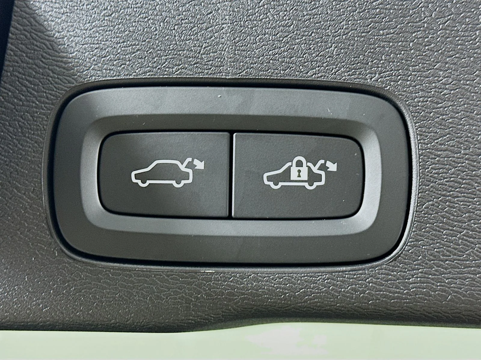 2026 Volvo XC60 Plus - Photo 40