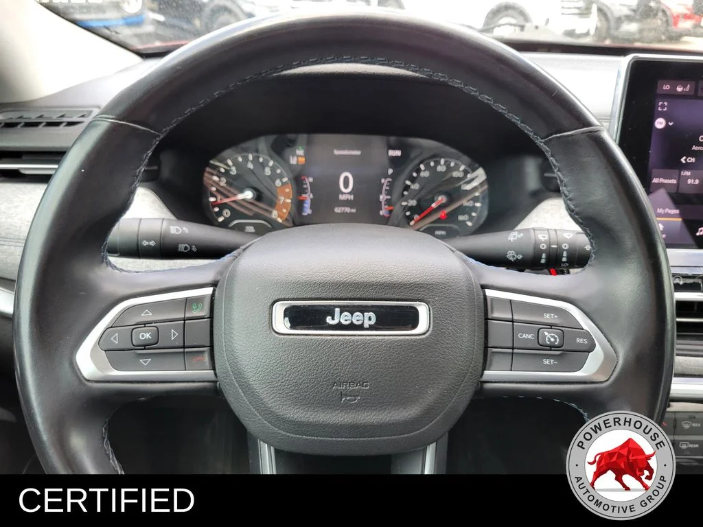 Used 2022 Red Jeep Latitude image 33