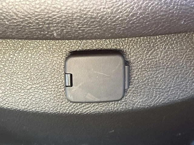 Used 2015 Brown Lincoln Base image 18