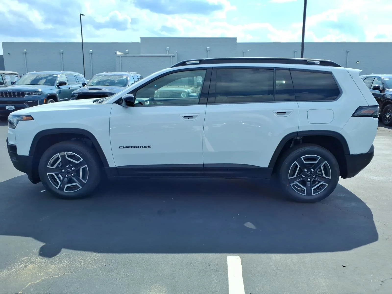 New 2026 Bright White Clear-Coat Exterior Paint Jeep Laredo image 3