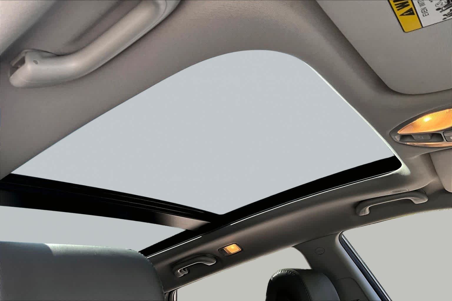 Used 2015 Mineral Gray Hyundai  image 14