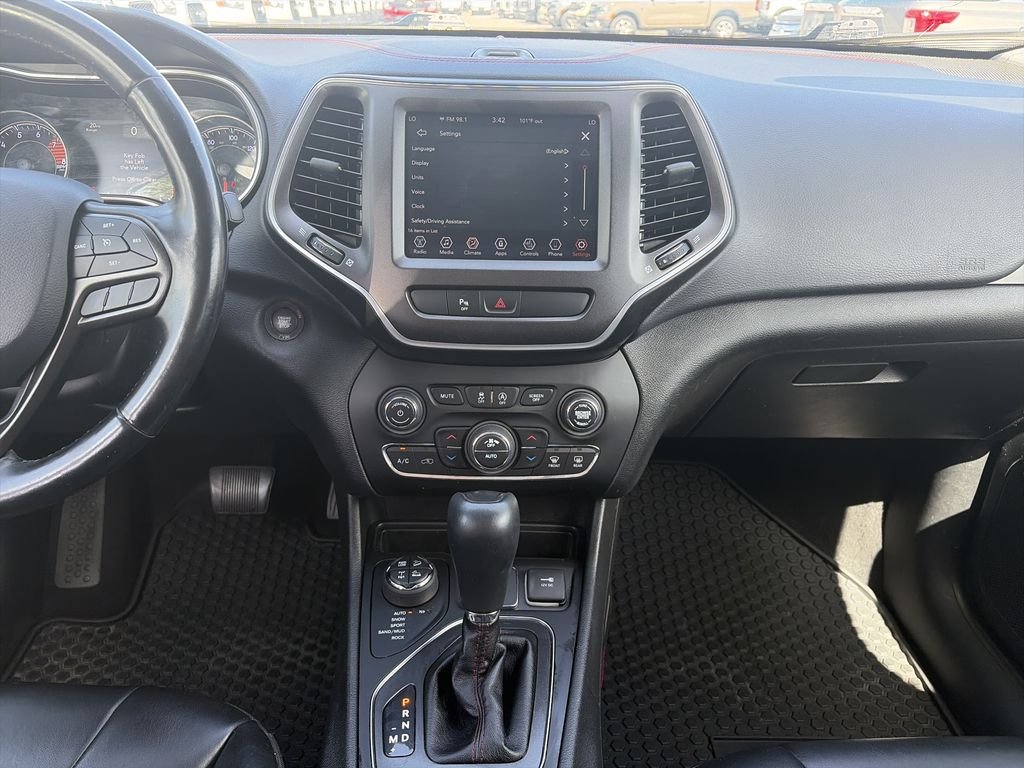 Used 2019 Sting Gray Clearcoat Jeep Trailhawk image 12