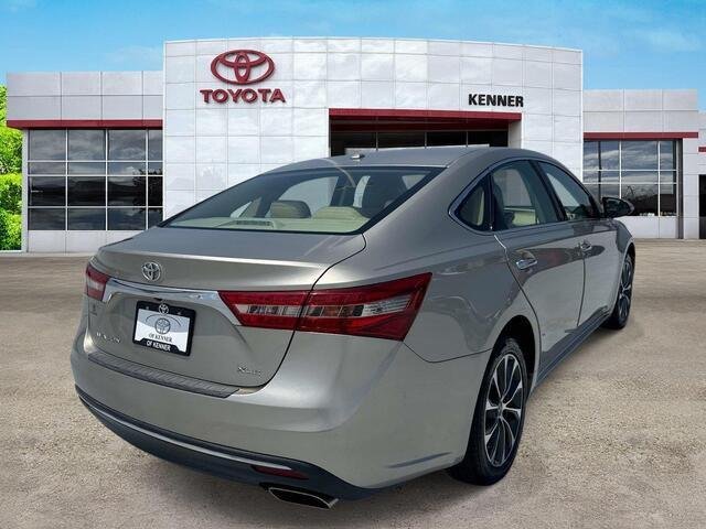 Used 2018 Creme Brulee Mica Toyota XLE image 4