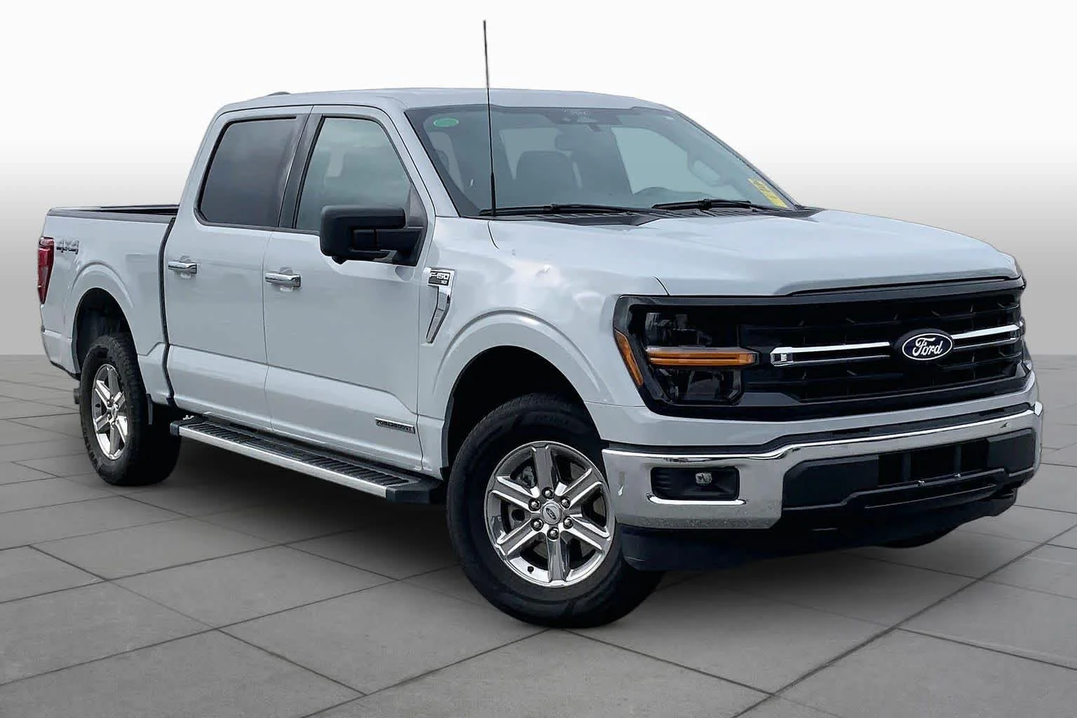 Used 2024 Avalanche Ford XLT image 3