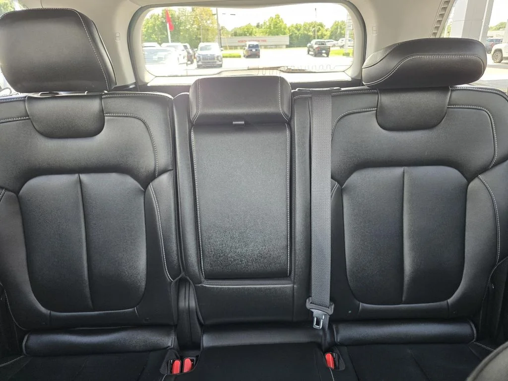 Used 2023 White Jeep Limited image 19