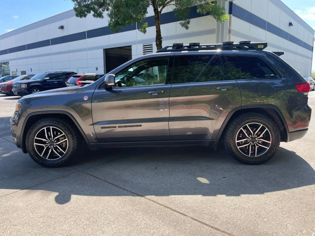 Used 2020 Granite Crystal Metallic Clearcoat Jeep Trailhawk image 6