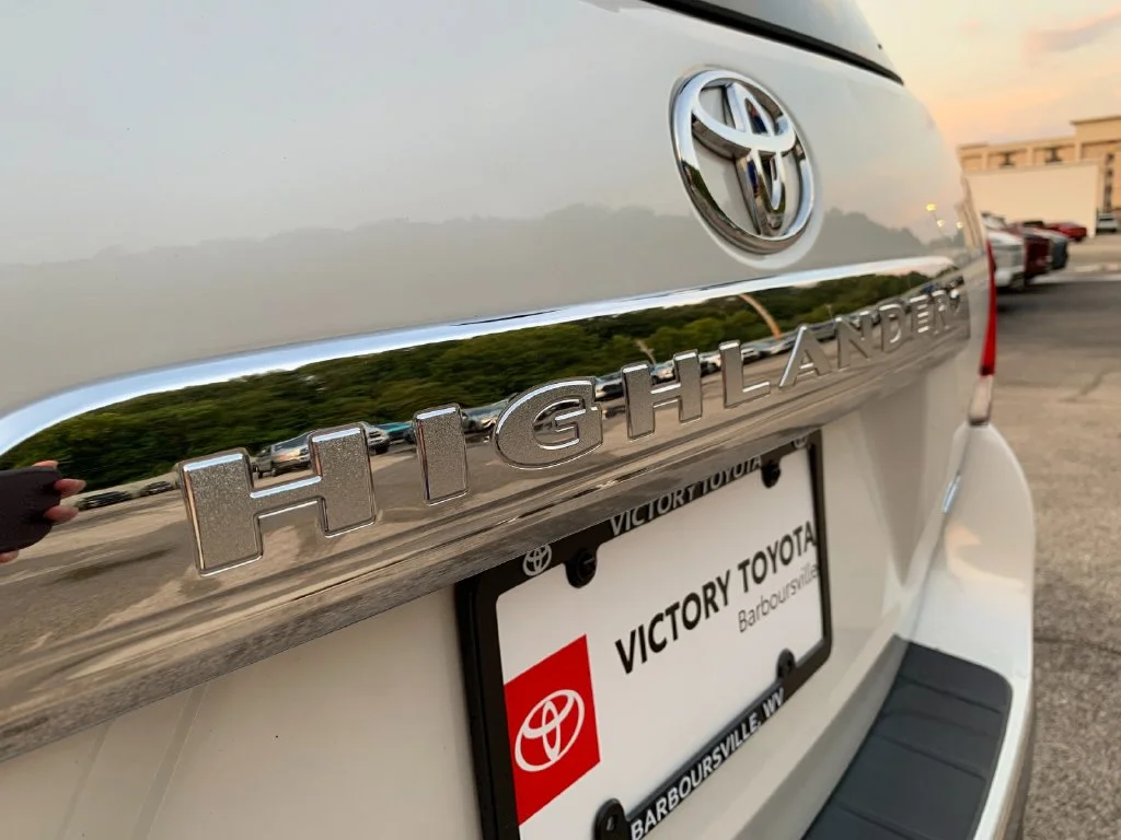 Used 2012 White Toyota Limited image 35