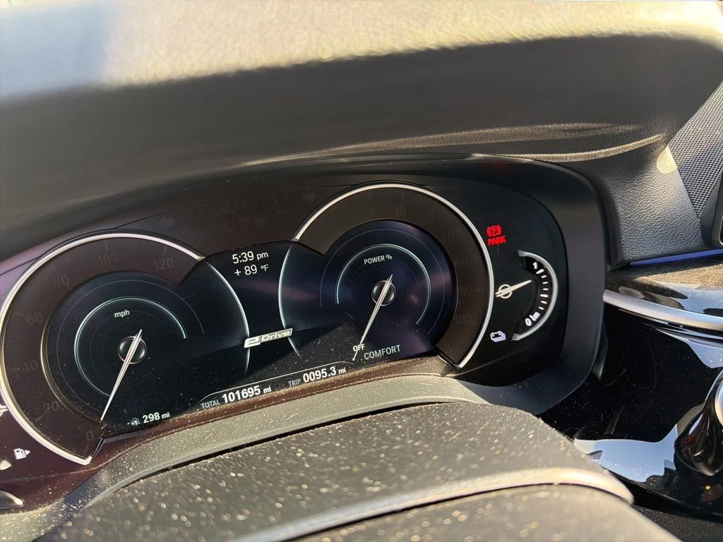 Used 2019 White BMW 530e iPerformance image 5