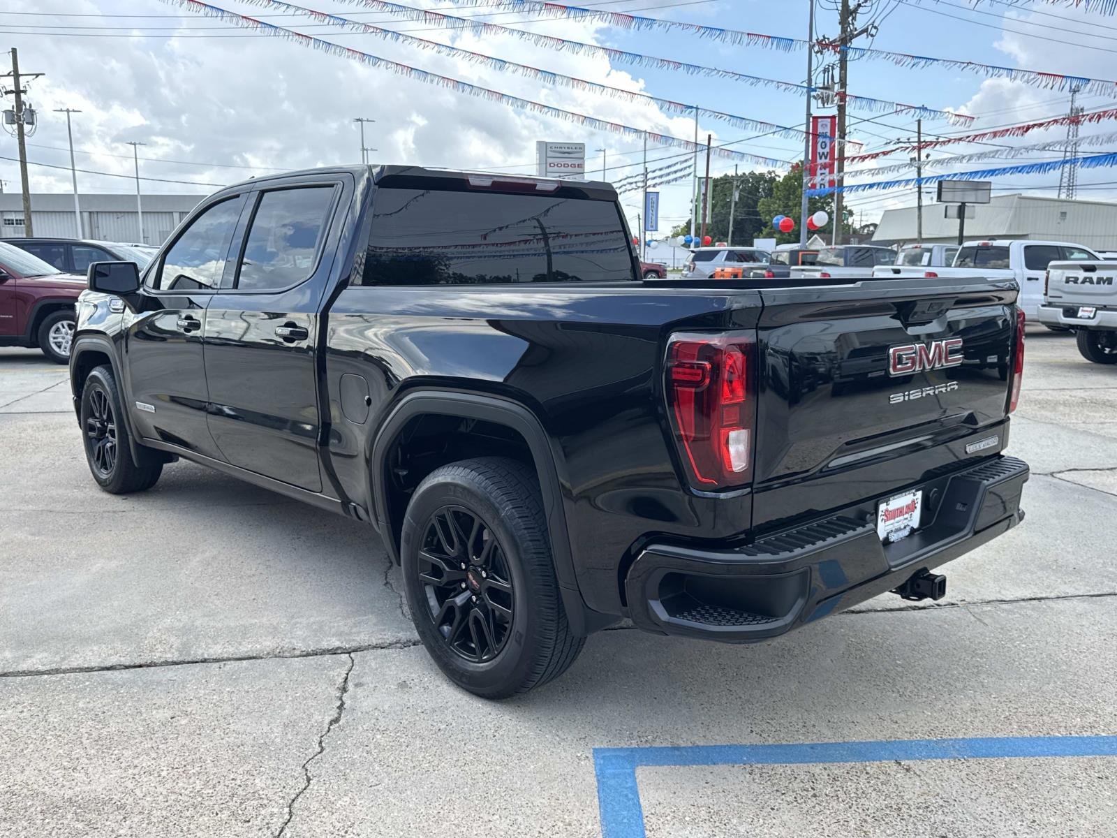 Used 2024 Onyx Black GMC Elevation image 5