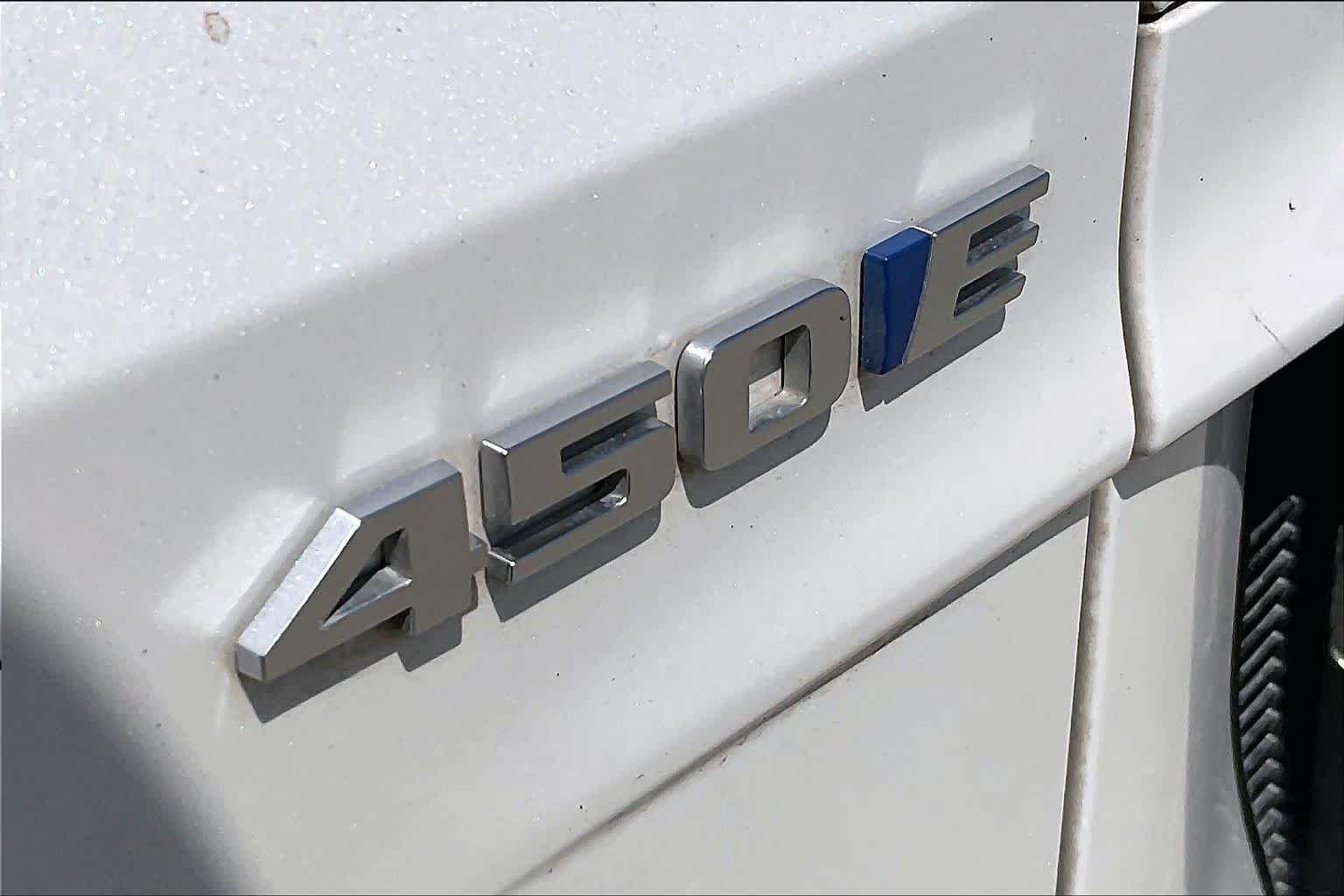 Used 2025 Crystal White Tricoat Cadillac Luxury image 9