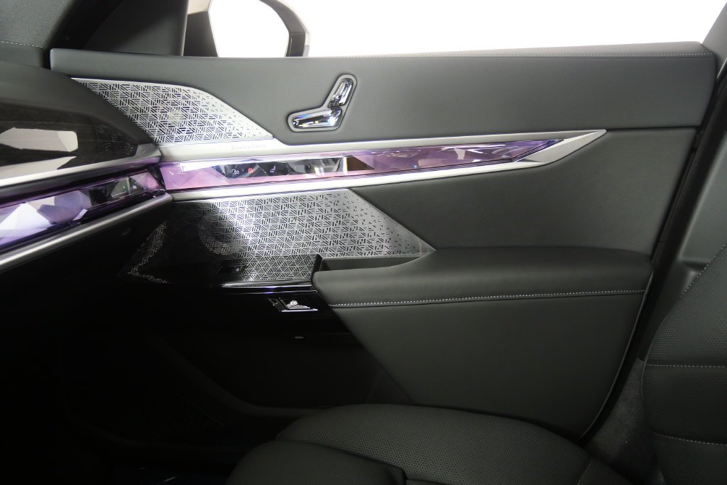 2026 BMW 7 Series 750e - Photo 26