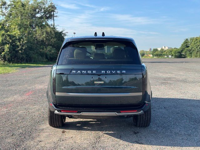 New 2026 Belgravia Green Land Rover SE image 4