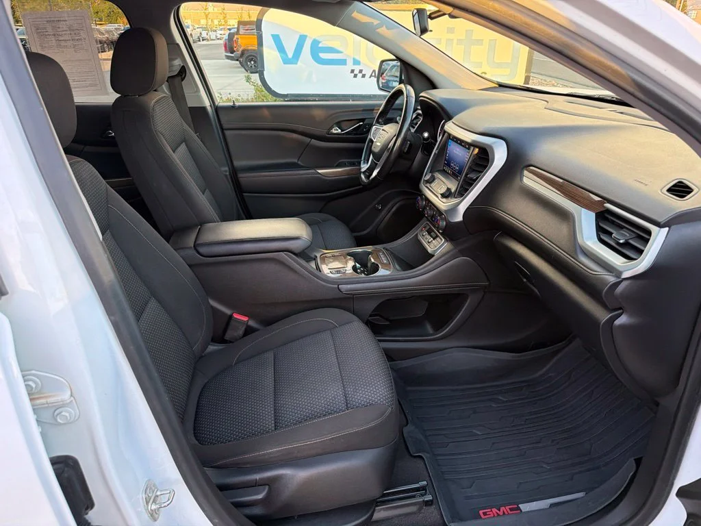 Used 2020 White GMC SLE image 22