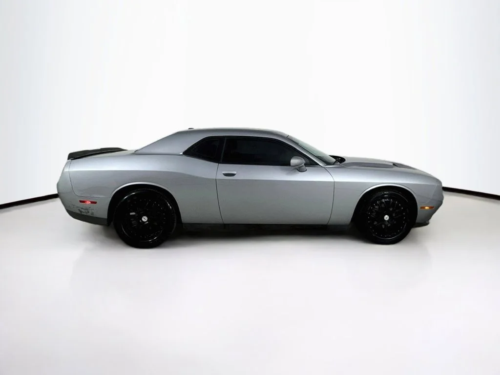 Used 2016 Billet Clearcoat Dodge SXT image 8
