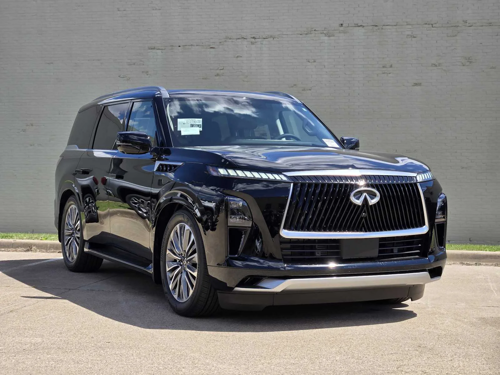 New 2026 BLACK OBSIDIAN INFINITI Luxe 2WD image 2