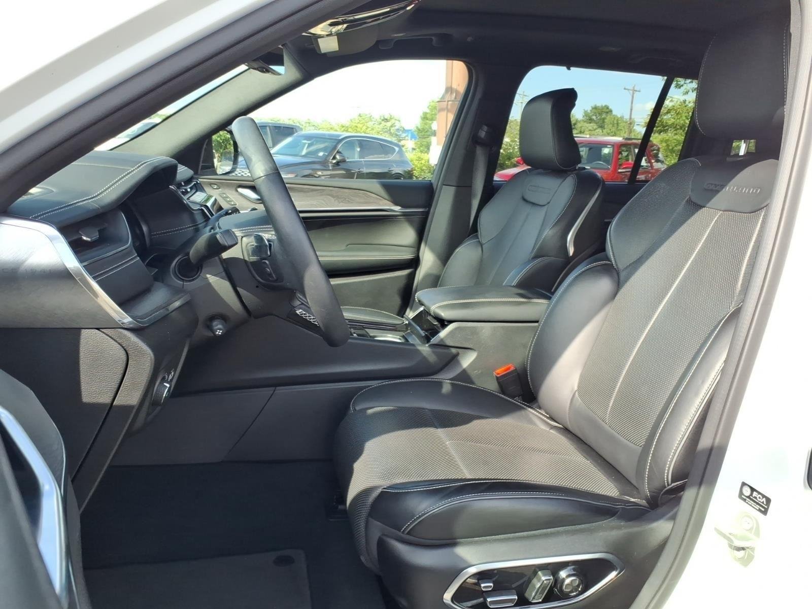 Used 2024 WHITE JEEP OVRLND image 20