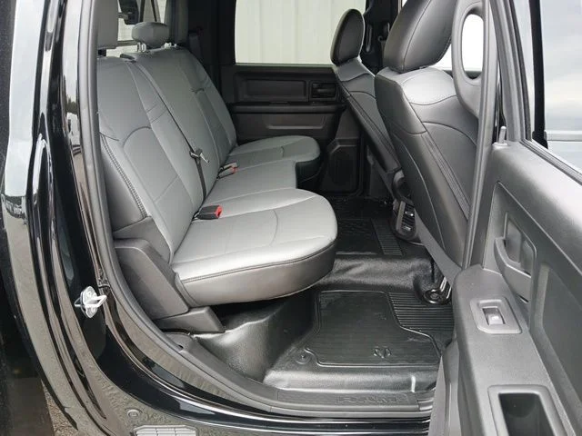 New 2026 Diamond Black Crystal Pearl-Coat Exterior Paint RAM Tradesman image 21