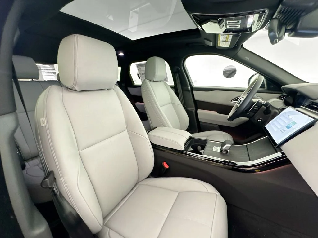New 2026 Santorini Black Land Rover Belgravia Edition image 29