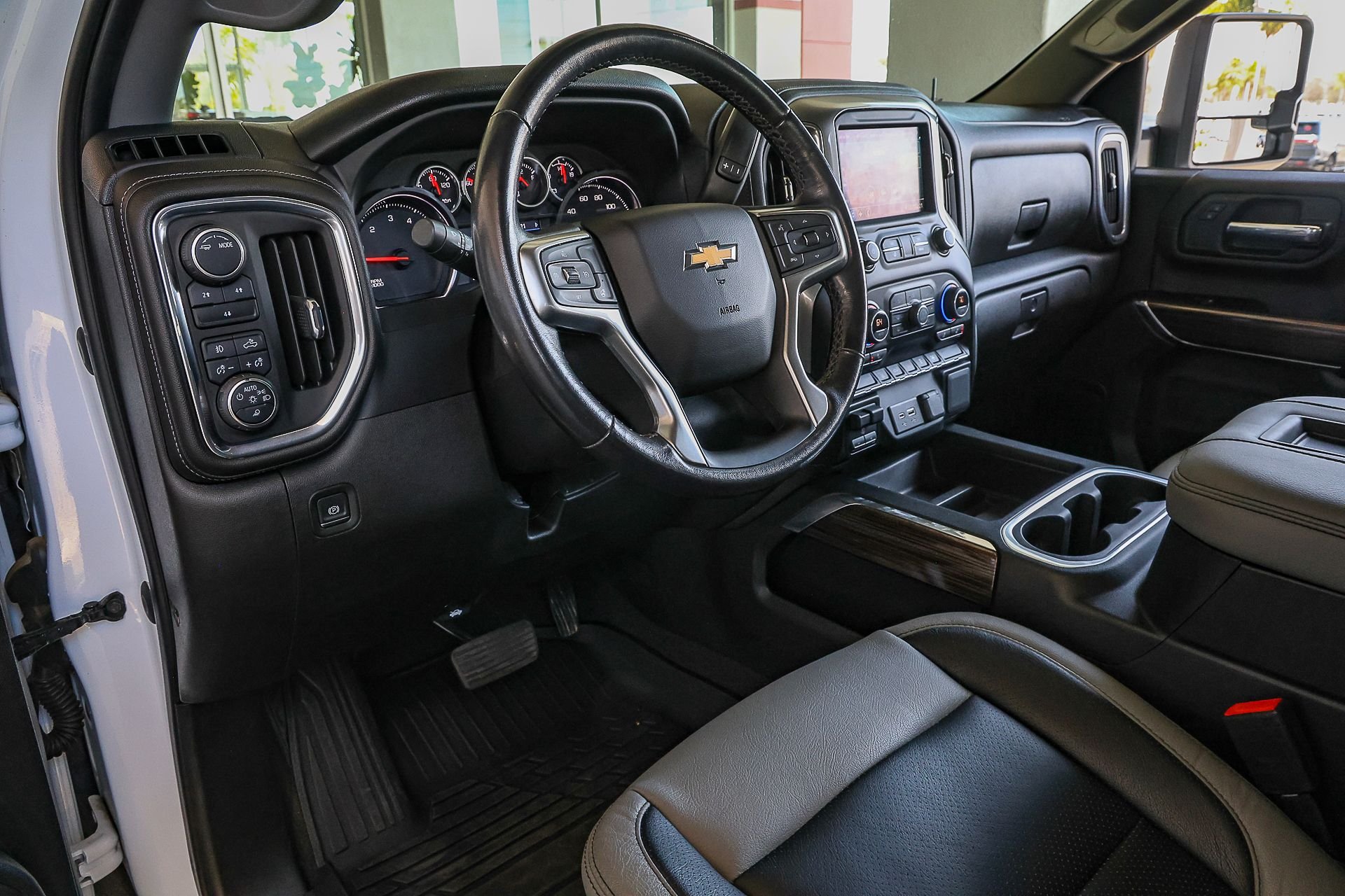 Used 2022 White Chevrolet LT image 13
