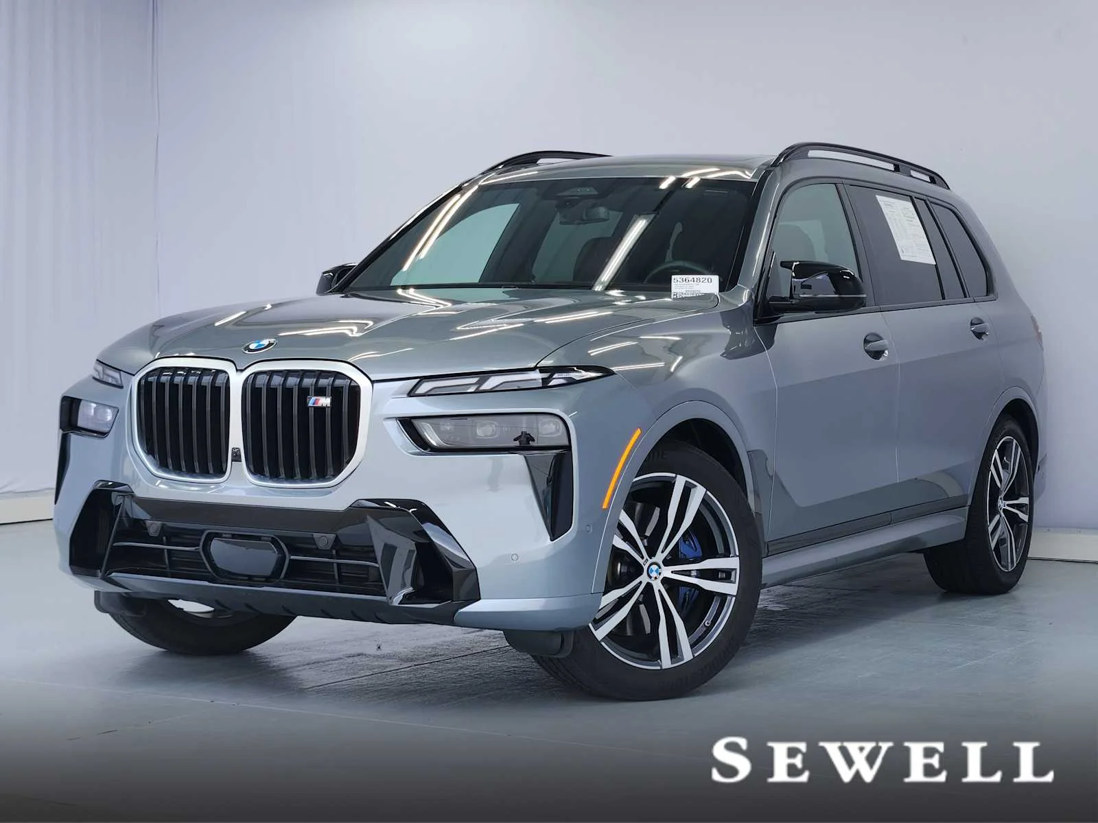 2025 BMW X7 M60i's photo