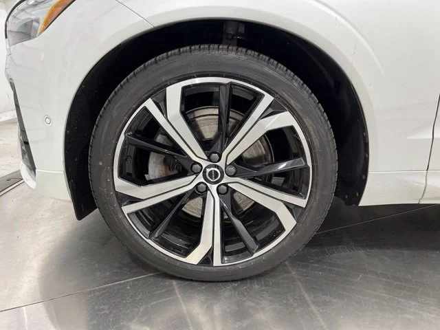 Used 2024 Crystal White Volvo Ultimate image 23
