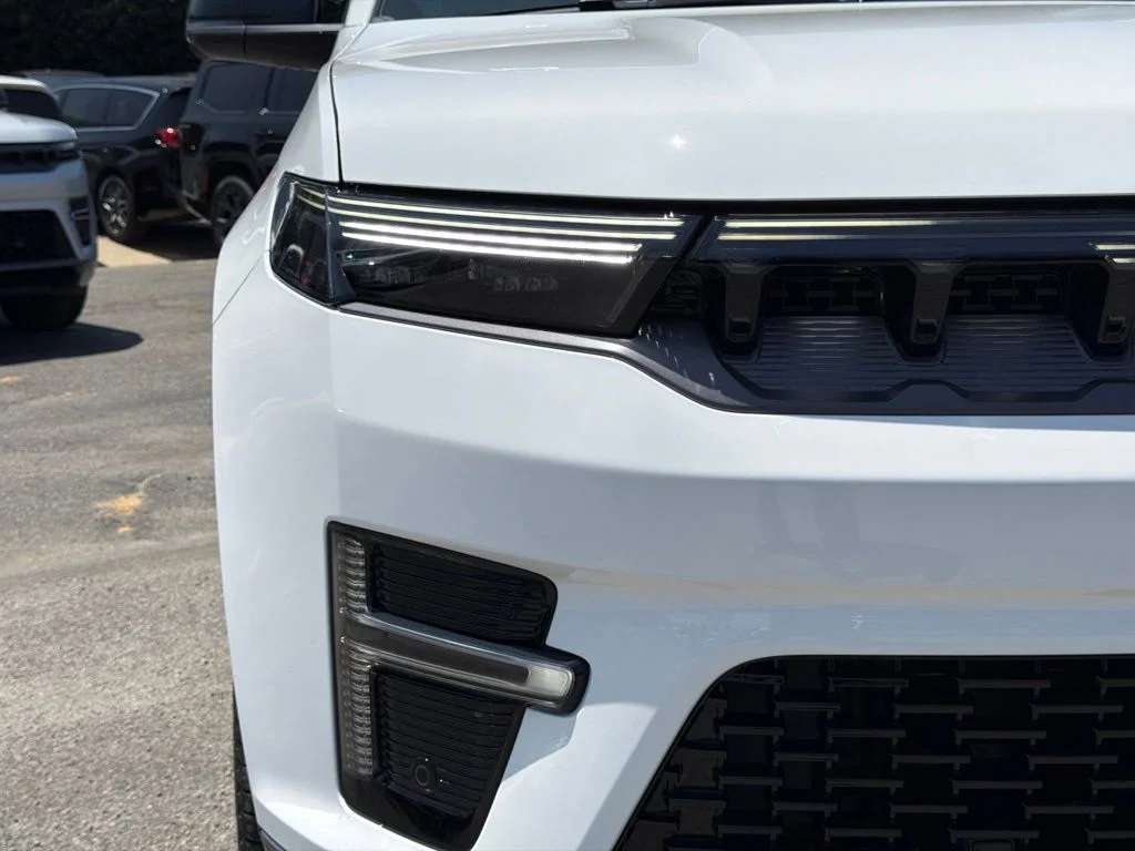 New 2026 Bright White Clear-Coat Exterior Paint Jeep  image 13