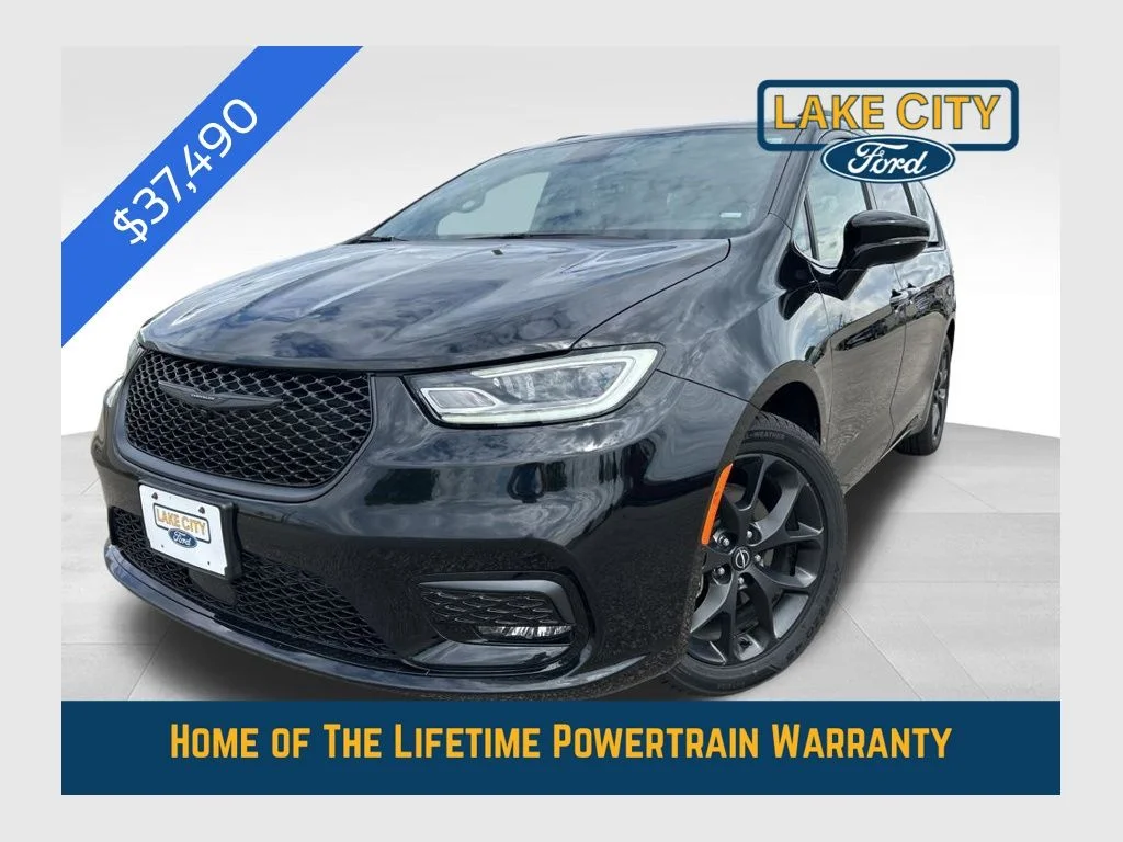 2025 Chrysler Pacifica Limited's photo