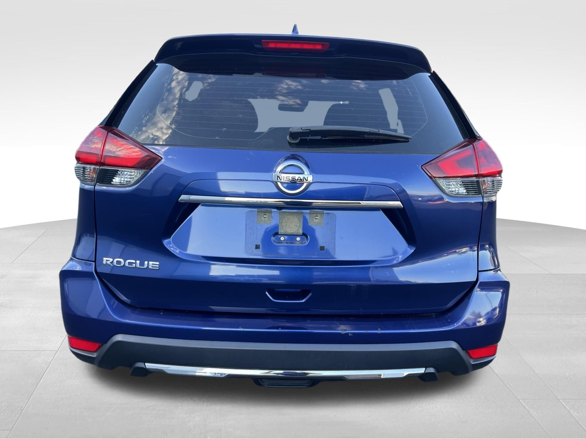 Used 2020 Blue Nissan S image 6