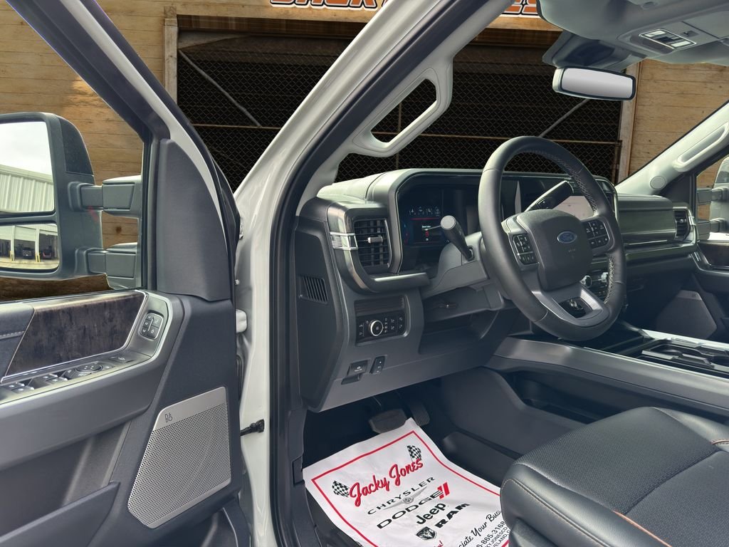 Used 2025 Avalanche Ford LARIAT image 6