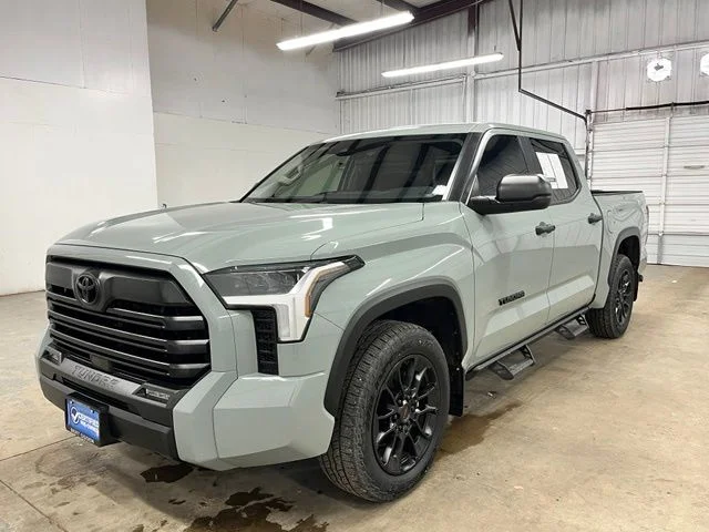 Used 2024  Toyota SR5 image 3