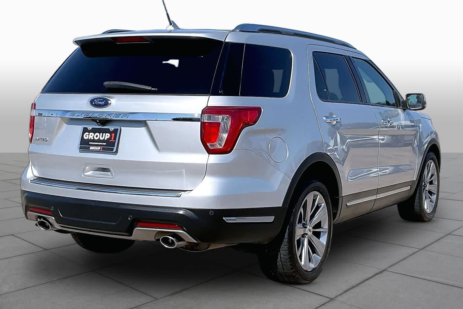 Used 2018 Ingot Silver Metallic Ford Limited image 12
