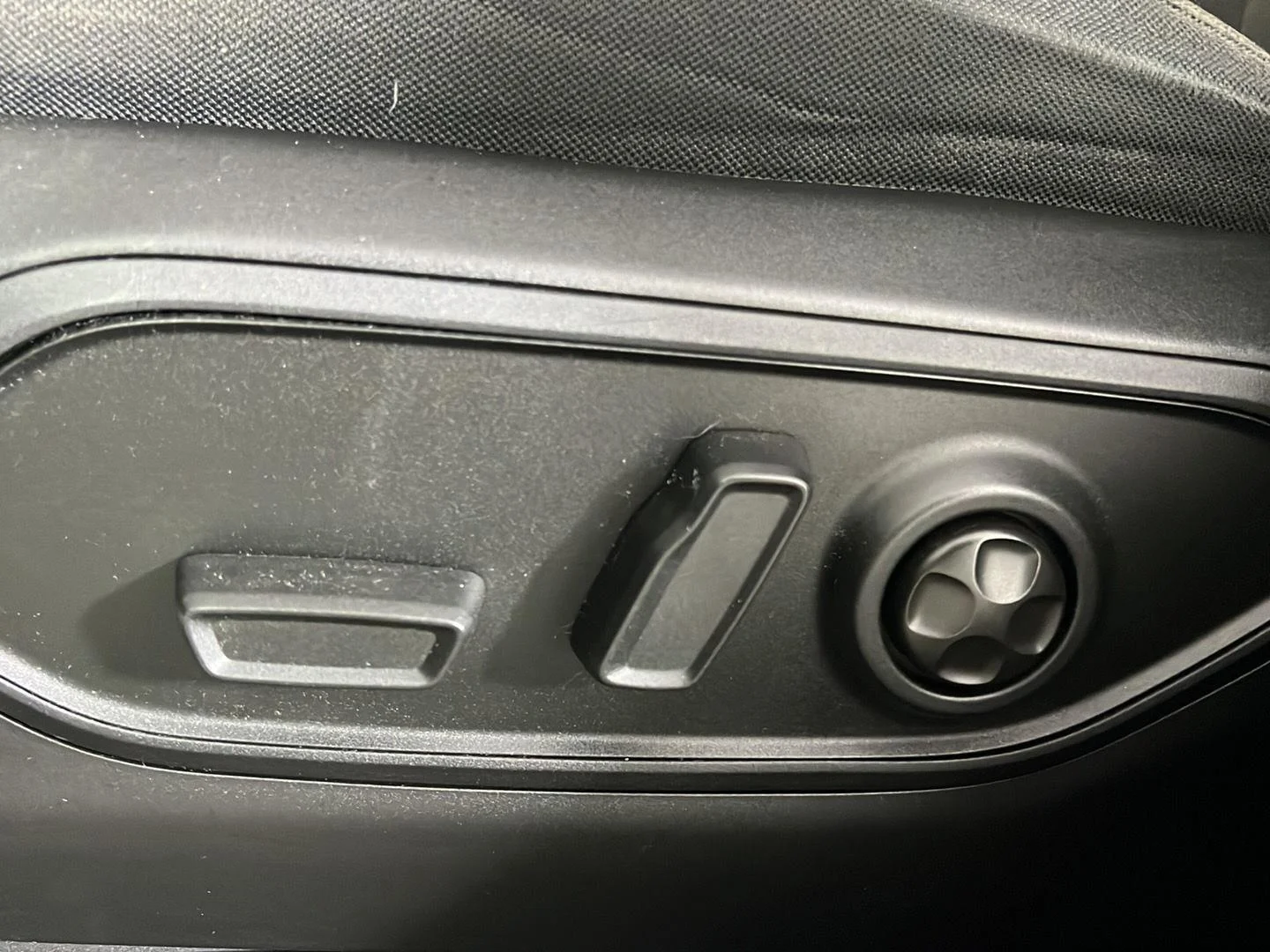 Used 2023 Diamond Black Crystal Pearlcoat Jeep Laredo image 3