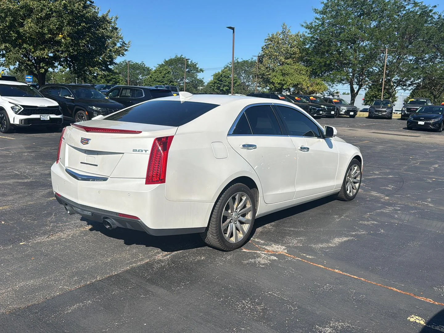 Used 2018 Crystal White Tricoat Cadillac Luxury AWD image 7