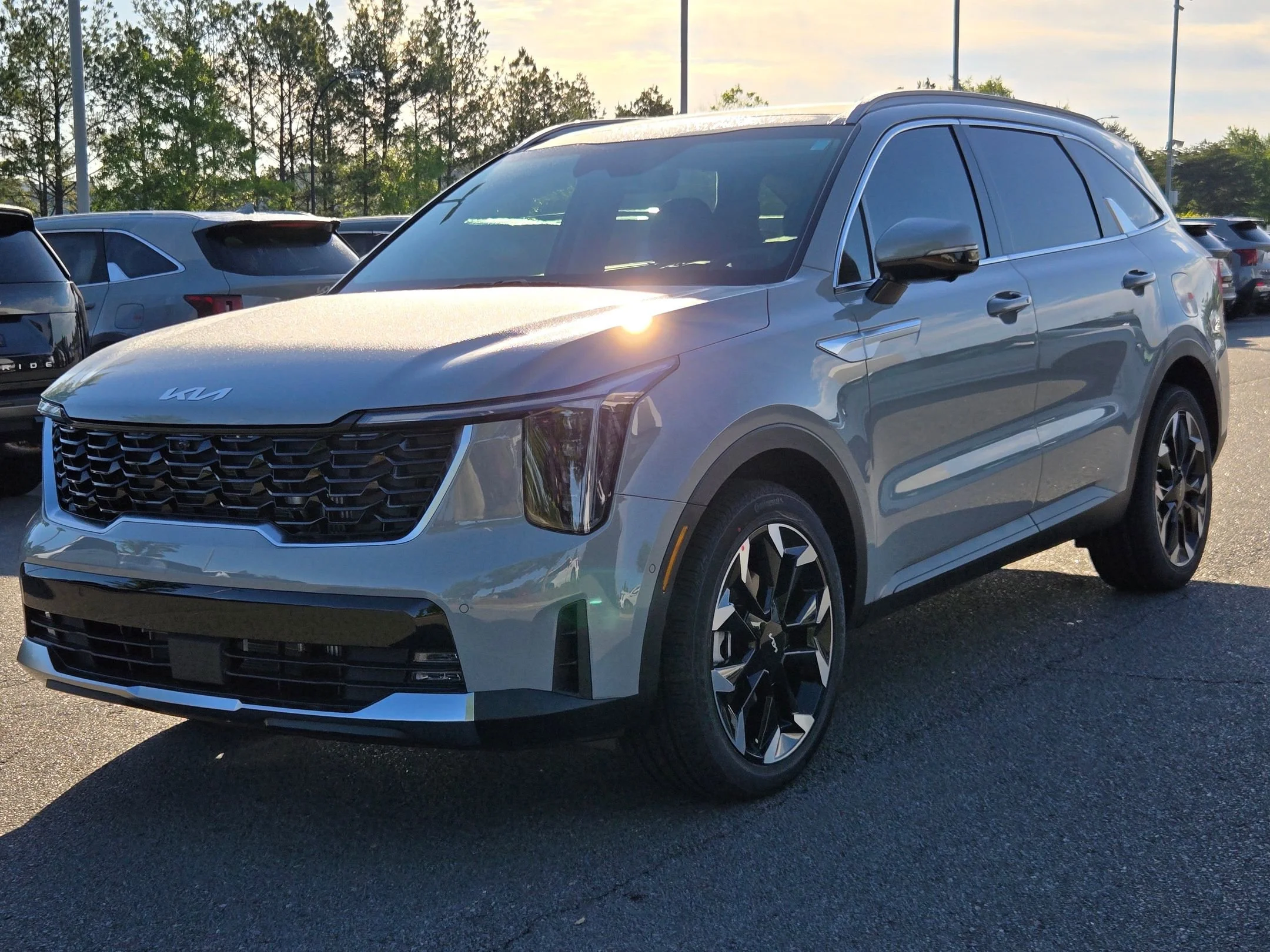 New 2026 Wolf Gray Kia SX image 3