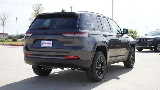 New 2026 Baltic Gray Metallic Clear-Coat Exterior Paint Jeep Laredo image 9