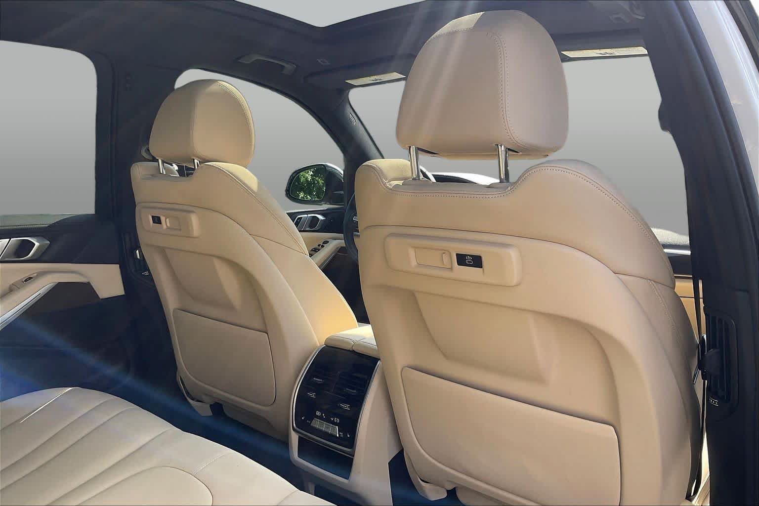 Used 2021 Mineral White Metallic BMW xDrive40i image 19