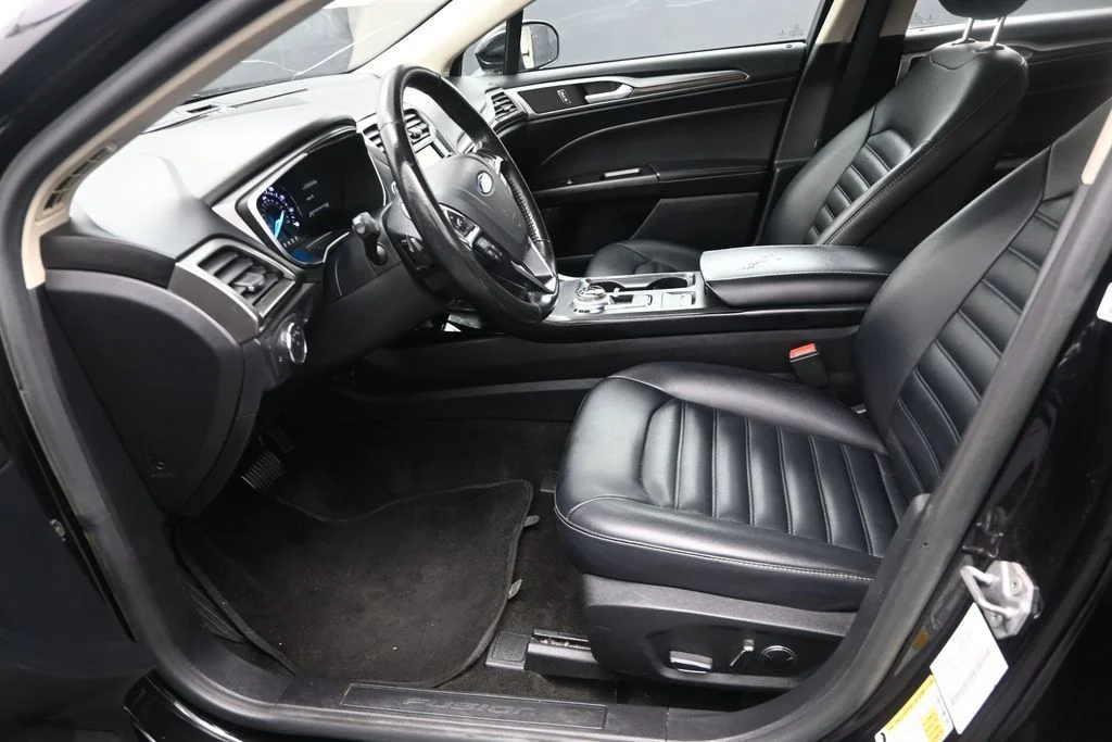 Used 2019 Black Ford SEL image 18