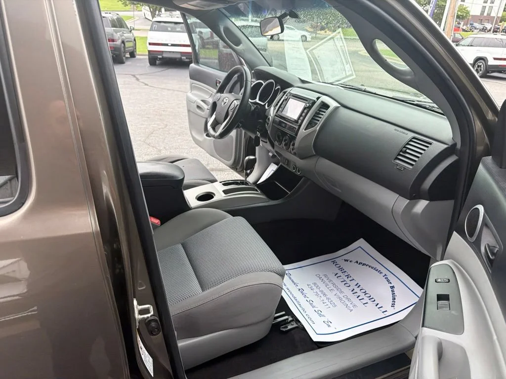 Used 2014 Pyrite Mica Toyota DOUBCAB image 19