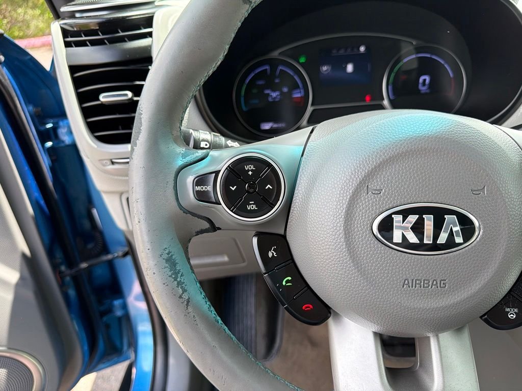 Used 2017 Caribbean Blue w/Clear White Roof Kia Base image 16