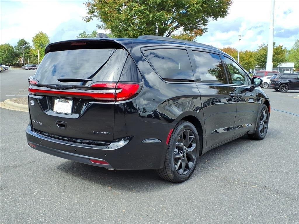 New 2026 Diamond Black Crystal Pearl-Coat Exterior Paint Chrysler Limited image 19