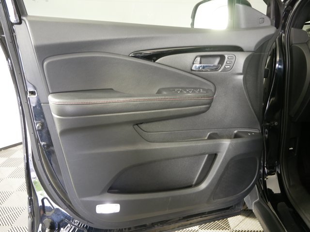 Used 2020 Crystal Black Pearl Honda Black Edition image 8