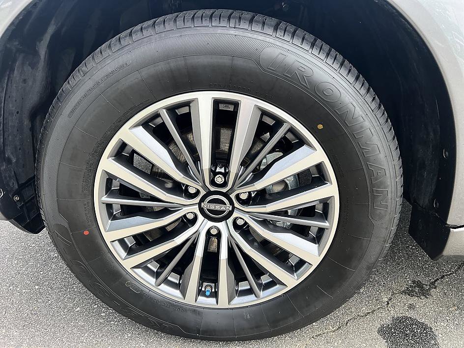 Used 2022 Gun Metallic Nissan SL image 9
