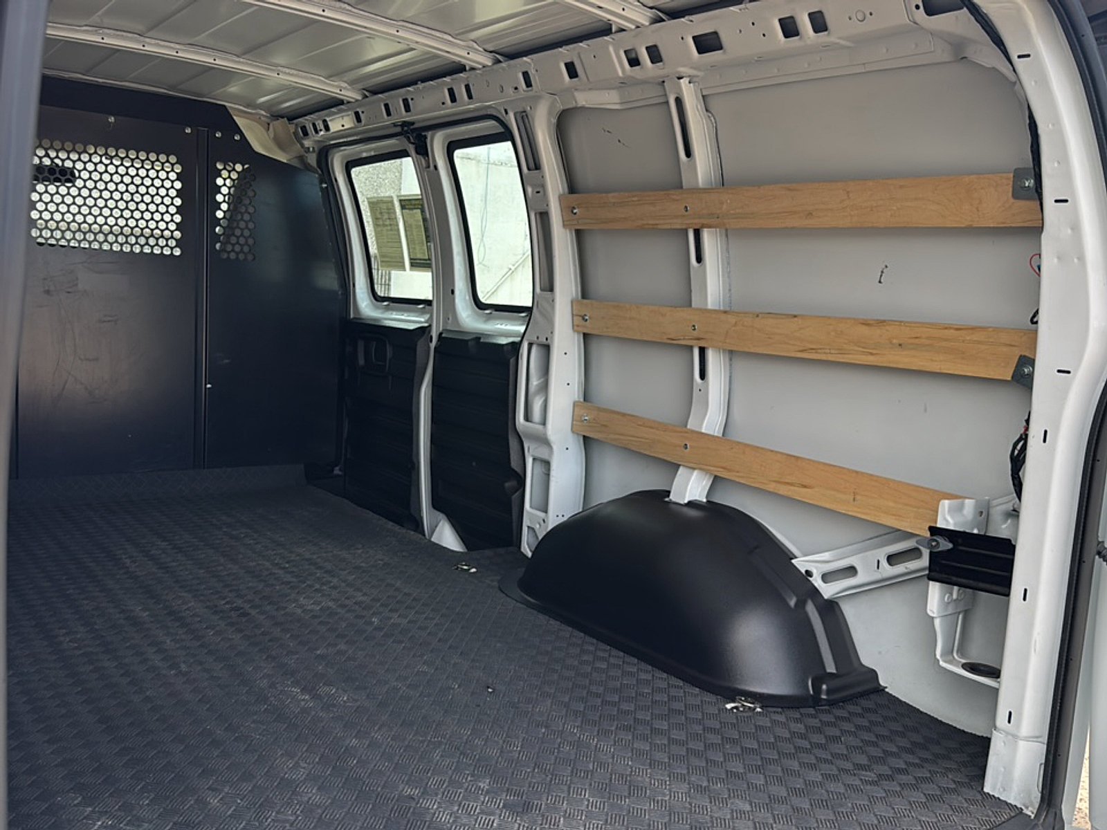 2025 Chevrolet Express Cargo Work Van - Photo 22