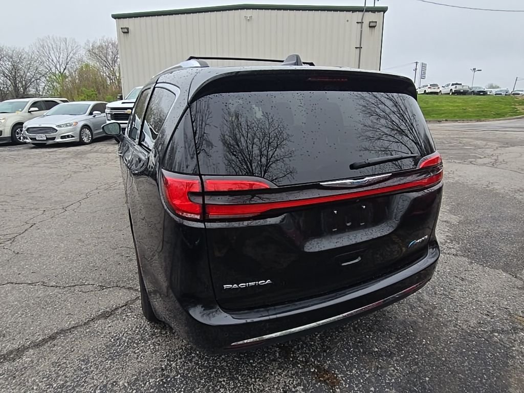 Used 2021 Black Chrysler Touring L image 5