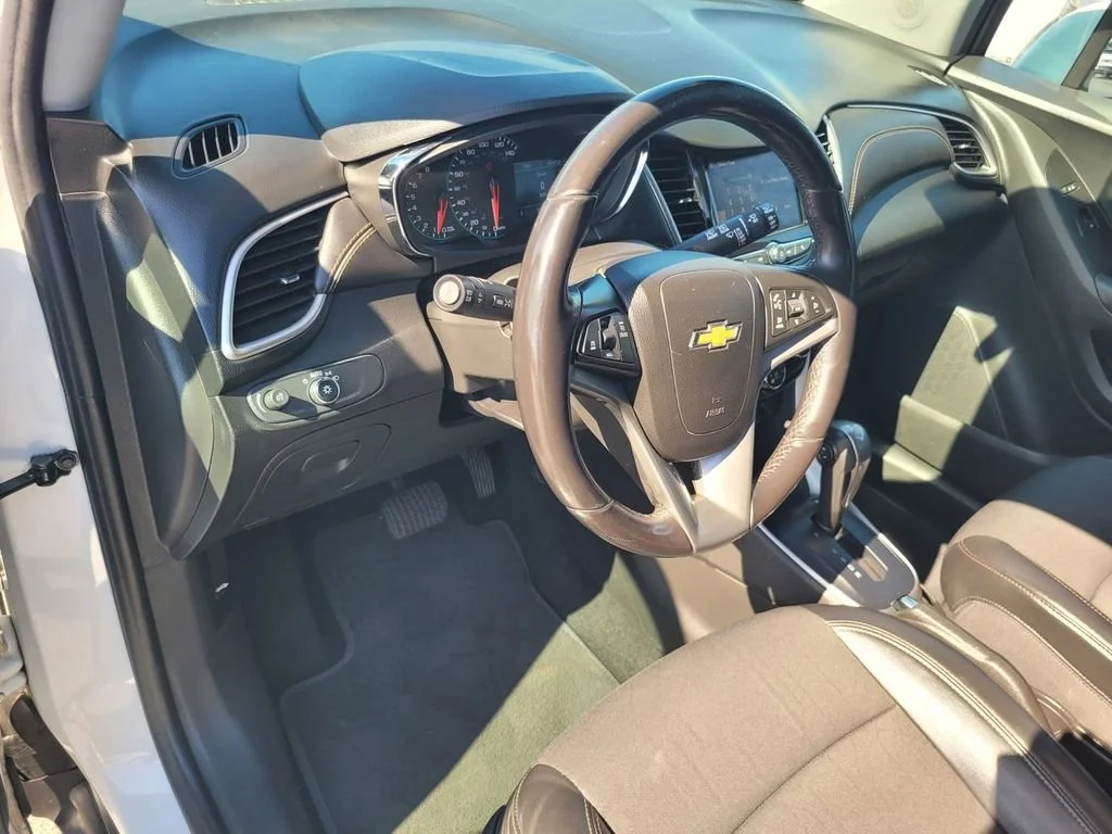 Used 2022 Summit White Chevrolet LT image 14