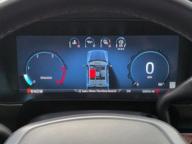 Used 2025 Gray Metallic Ford Lariat image 30