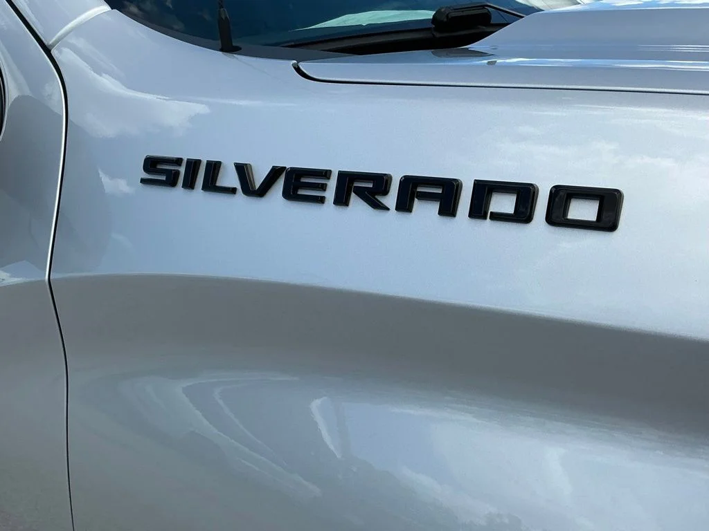 Used 2022 Silver Chevrolet Custom image 22