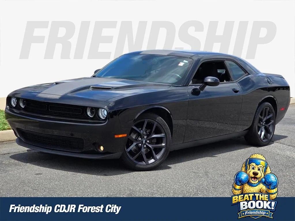 Used 2019 Black Dodge SXT image 1