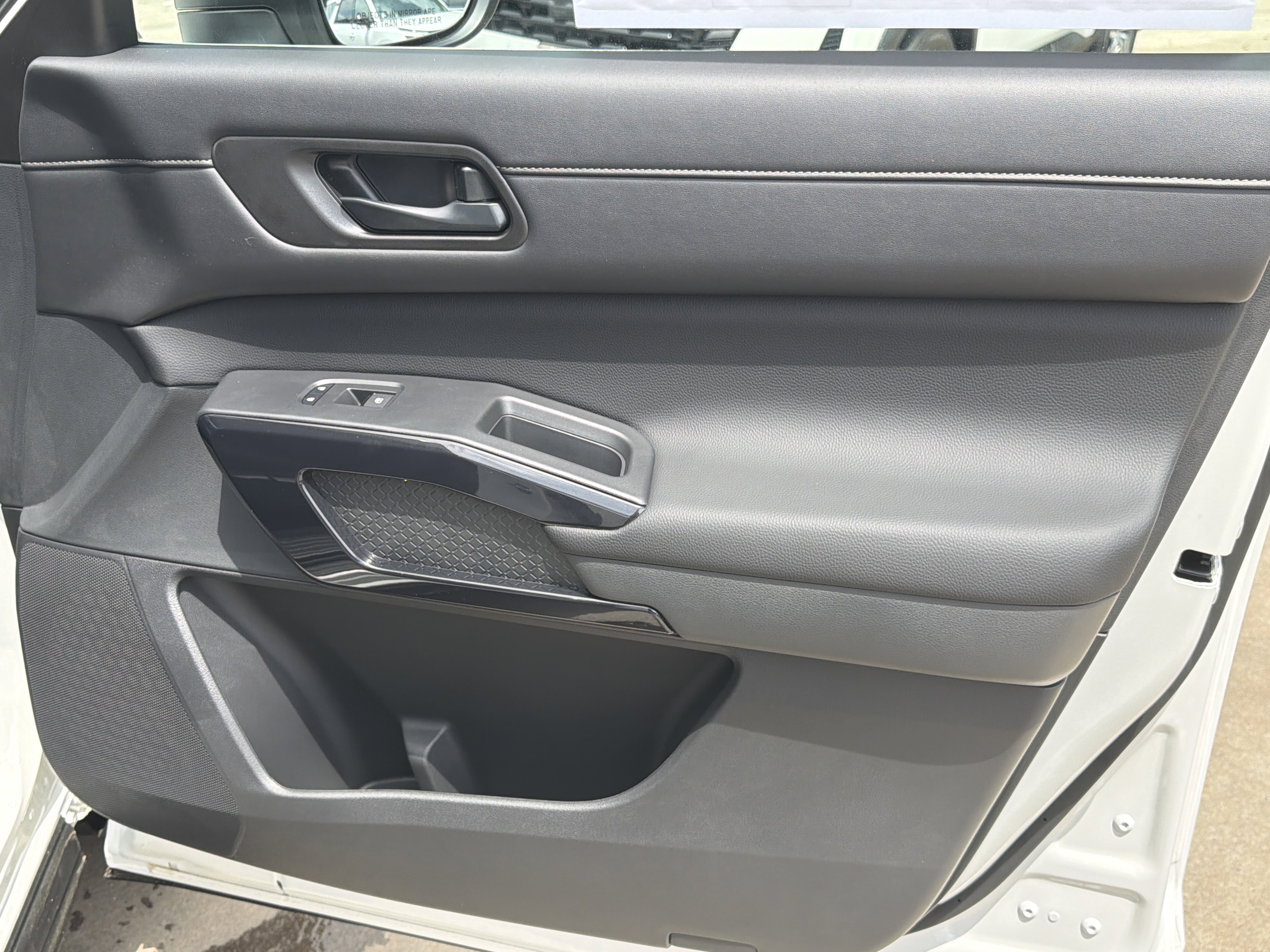 2026 Nissan Pathfinder S - Photo 15